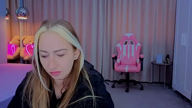 Reina Cummings online show from 11/10/25, 07:18