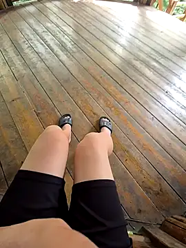 Snapshot of starvingo2002 chatting on 09/22/25, 02:02 starvingo2002 online show from 09/22/25, 02:02