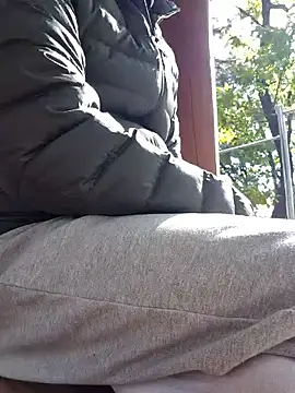 Snapshot of starvingo2002 chatting on 11/02/25, 04:04 starvingo2002 online show from 11/02/25, 04:04