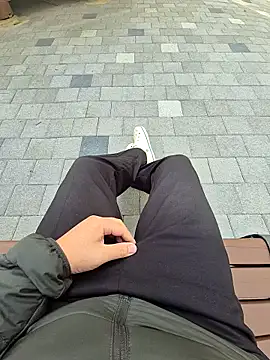 Snapshot of starvingo2002 chatting on 11/04/25, 01:59 starvingo2002 online show from 11/04/25, 01:59