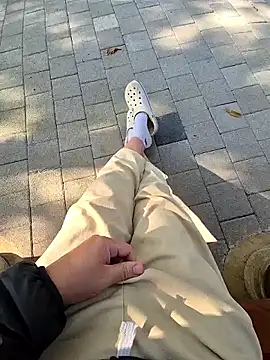 Snapshot of starvingo2002 chatting on 11/05/25, 04:34 starvingo2002 online show from 11/05/25, 04:34