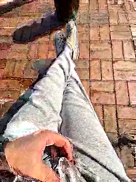 Snapshot of starvingo2002 chatting on 11/07/25, 04:34 starvingo2002 online show from 11/07/25, 04:34