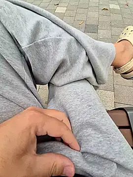 Snapshot of starvingo2002 chatting on 11/08/25, 02:45 starvingo2002 online show from 11/08/25, 02:45