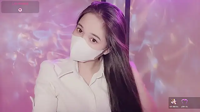 Snapshot of _Dorry_ chatting on 10/18/25, 03:24 Dorry online show from 10/18/25, 03:24