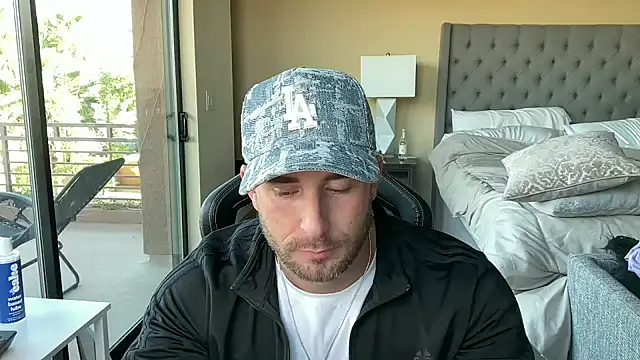 brettmycles28 online show from 10/27/25, 10:58