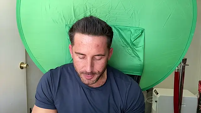 brettmycles28 online show from 05/27/26, 09:23