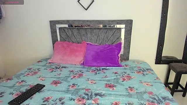 Laurasofia01 online show from 11/07/25, 05:57