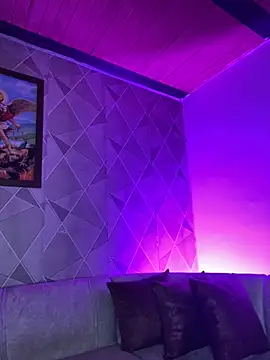 Snapshot of Alisse_taylor2 chatting on 11/07/25, 04:07 Alisse taylor2 online show from 11/07/25, 04:07