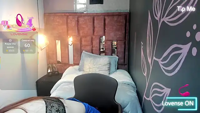 Isa Thompson   online show from 09/17/25, 11:56