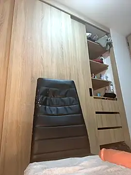 Snapshot of NIQUEILLA8 chatting on 10/19/25, 12:44 NIQUEILLA8 online show from 10/19/25, 12:44