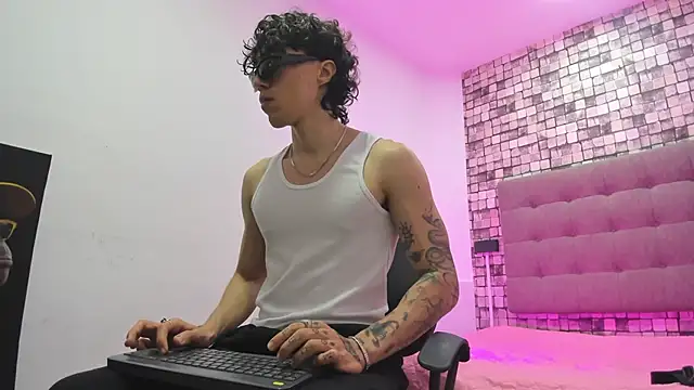 Snapshot of felix__star chatting on 09/16/25, 07:37 felix star online show from 09/16/25, 07:37