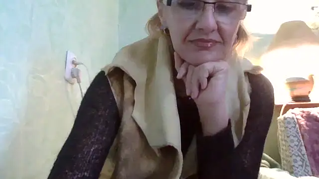 TianaQLove online show from 10/04/25, 10:02