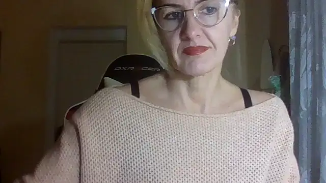 TianaQLove online show from 10/30/25, 04:52