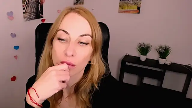 Snapshot of Create_your_own_sun chatting on 10/05/25, 01:42 Create your own sun online show from 10/05/25, 01:42