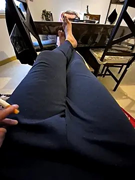 Snapshot of dam85vendee chatting on 09/21/25, 06:04 dam85vendee online show from 09/21/25, 06:04