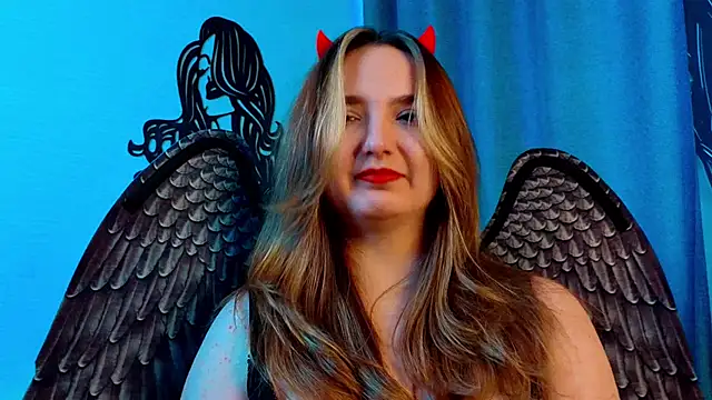 Snapshot of LucilleMcBride chatting on 10/31/25, 09:10 LucilleMcBride online show from 10/31/25, 09:10