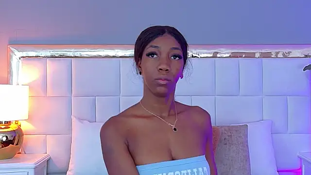 Snapshot of MadeleineHocker chatting on 09/13/25, 11:54 MadeleineHocker online show from 09/13/25, 11:54