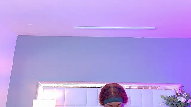 Snapshot of MadeleineHocker chatting on 11/06/25, 12:50 MadeleineHocker online show from 11/06/25, 12:50