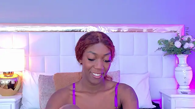 Snapshot of MadeleineHocker chatting on 11/08/25, 11:54 MadeleineHocker online show from 11/08/25, 11:54