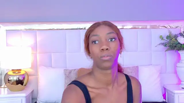 Snapshot of MadeleineHocker chatting on 11/18/25, 12:20 MadeleineHocker online show from 11/18/25, 12:20