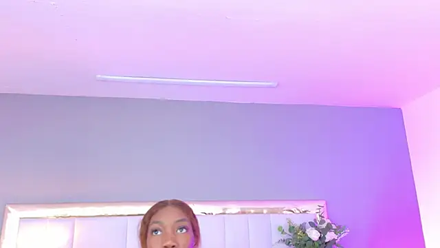 Snapshot of MadeleineHocker chatting on 11/19/25, 12:27 MadeleineHocker online show from 11/19/25, 12:27