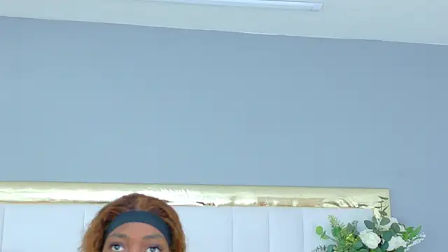 Snapshot of MadeleineHocker chatting on 11/22/25, 01:43 MadeleineHocker online show from 11/22/25, 01:43