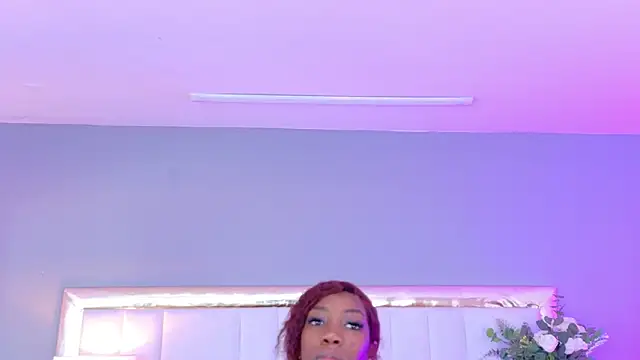 Snapshot of MadeleineHocker chatting on 11/29/25, 01:47 MadeleineHocker online show from 11/29/25, 01:47