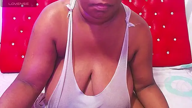 Snapshot of wonderfuldiana chatting on 12/17/25, 12:55 wonderfuldiana online show from 12/17/25, 12:55