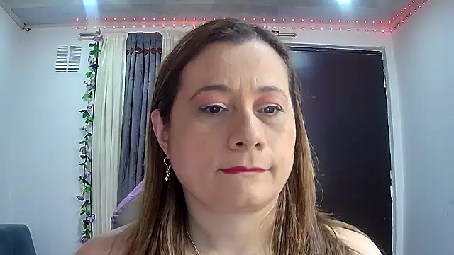 Snapshot of milagros_latina75 chatting on 11/13/25, 09:58 milagros latina75 online show from 11/13/25, 09:58