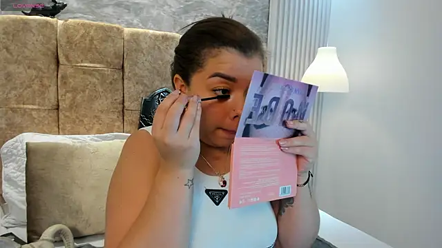 Snapshot of leilapons chatting on 10/31/25, 05:03 leilapons online show from 10/31/25, 05:03