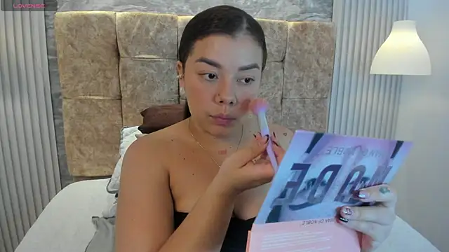 Snapshot of leilapons chatting on 11/20/25, 04:18 leilapons online show from 11/20/25, 04:18