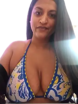 Snapshot of Busty_AriaX chatting on 10/22/25, 04:07 Busty AriaX online show from 10/22/25, 04:07