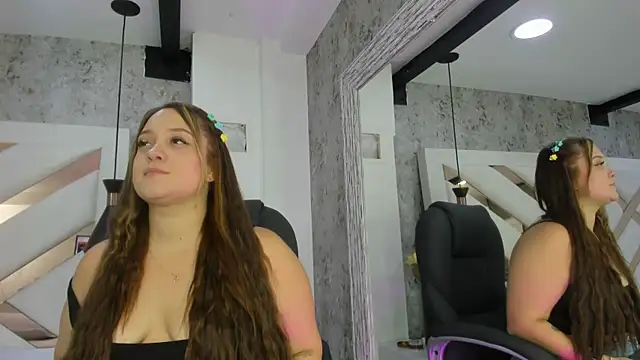 mariana jhones  online show from 10/22/25, 08:19