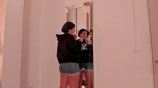 Rachell Jamess online show from 09/28/25, 01:44