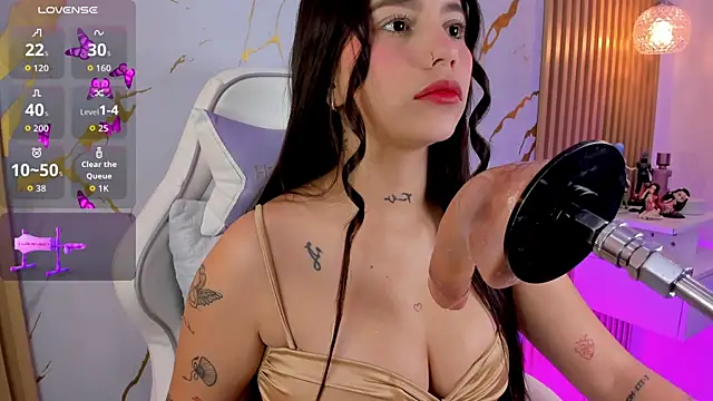 Snapshot of alissaowens_ chatting on 11/24/25, 10:37 alissaowens online show from 11/24/25, 10:37