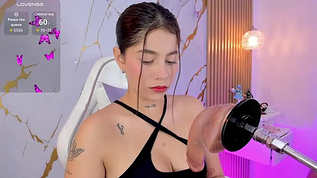 Snapshot of alissaowens_ chatting on 11/30/25, 06:45 alissaowens online show from 11/30/25, 06:45