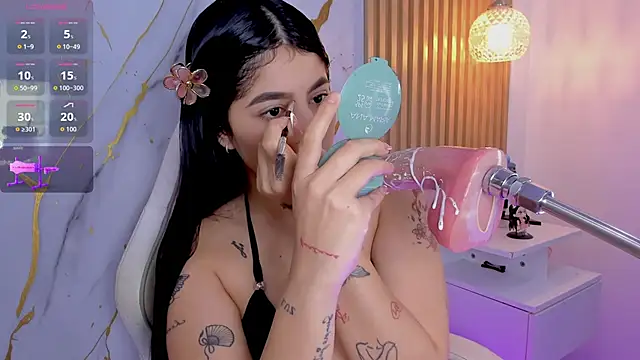 alissaowens  online show from 06/19/26, 11:03