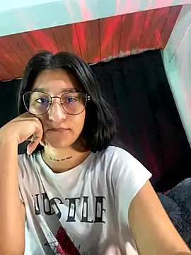 EVAH LEE  online show from 10/23/25, 01:27