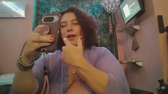 Snapshot of lil-gemini-hippy chatting on 05/06/26, 05:03 lil-gemini-hippy online show from 05/06/26, 05:03