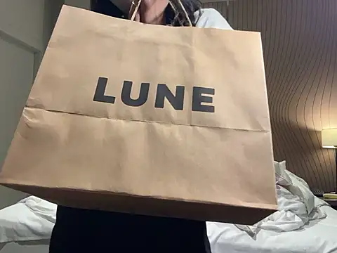 Snapshot of yuu-chan_ chatting on 11/23/25, 09:20 yuu-chan online show from 11/23/25, 09:20