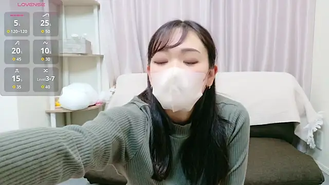 Snapshot of yuu-chan_ chatting on 11/28/25, 10:18 yuu-chan online show from 11/28/25, 10:18