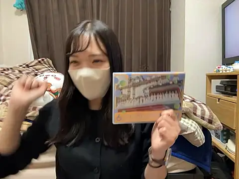 Snapshot of yuu-chan_ chatting on 11/30/25, 08:07 yuu-chan online show from 11/30/25, 08:07