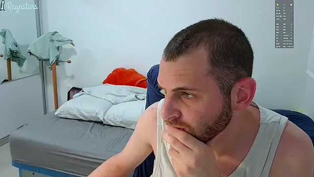 Snapshot of raynstars chatting on 11/14/25, 03:33 raynstars online show from 11/14/25, 03:33