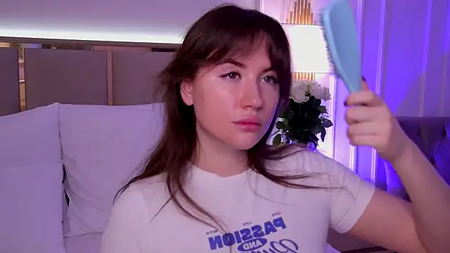 MeganStrain online show from 09/18/25, 03:19