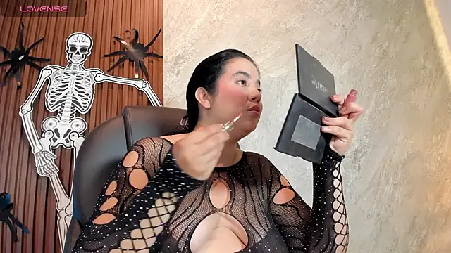  Cris Spicy  online show from 10/28/25, 07:05