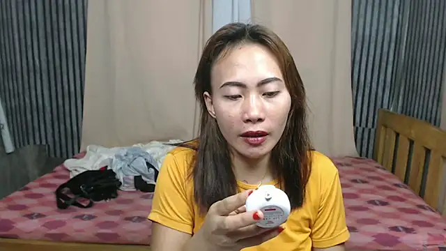 Snapshot of joanpetite chatting on 10/11/25, 02:11 joanpetite online show from 10/11/25, 02:11