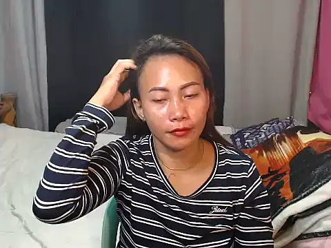 Snapshot of joanpetite chatting on 12/18/25, 08:04 joanpetite online show from 12/18/25, 08:04
