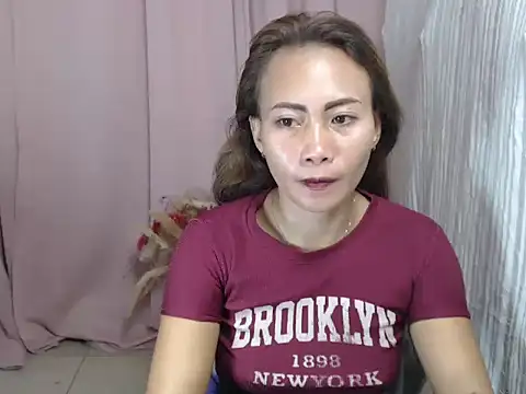 Snapshot of joanpetite chatting on 03/09/26, 12:25 joanpetite online show from 03/09/26, 12:25