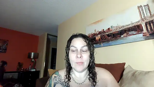 Snapshot of number1slut chatting on 10/31/25, 11:44 number1slut online show from 10/31/25, 11:44