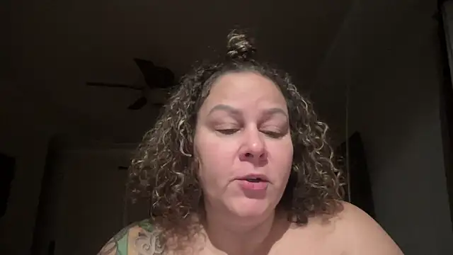 Snapshot of number1slut chatting on 11/18/25, 12:20 number1slut online show from 11/18/25, 12:20